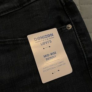 Denizen Mid-Rise Skinny Jeans- NWT